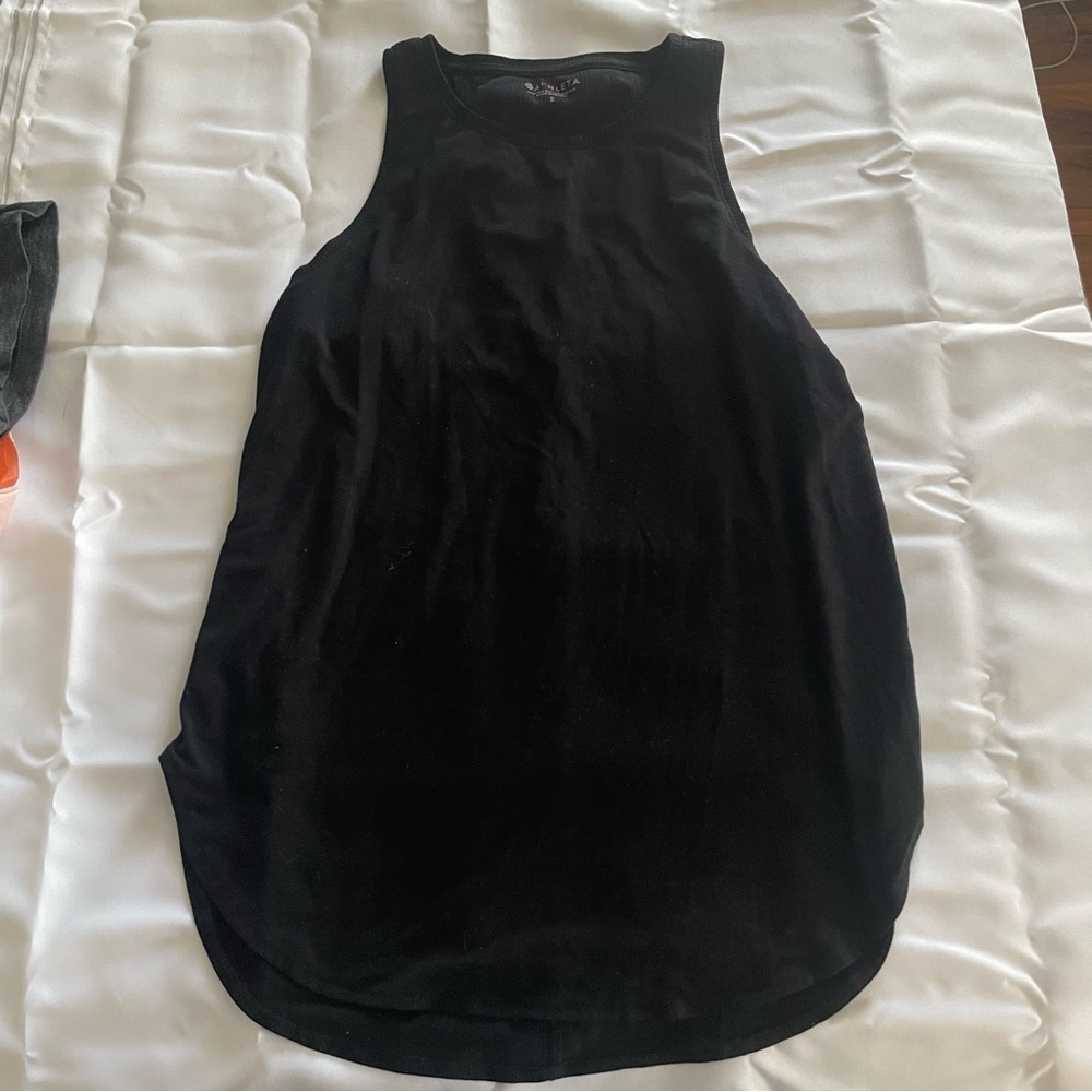 Athleta Tank Top Size Small Women Black  Sleeveless Crew Neck Knit Stretch